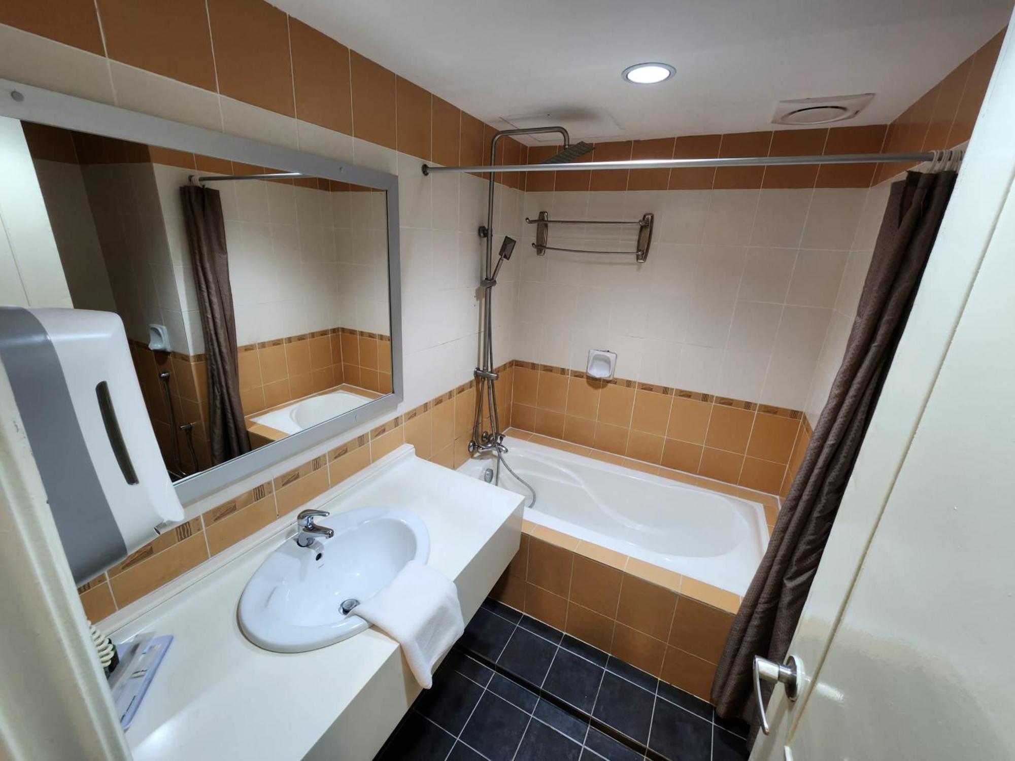קואלה טרנגאנו The Grand Puteri Hotel מראה חיצוני תמונה